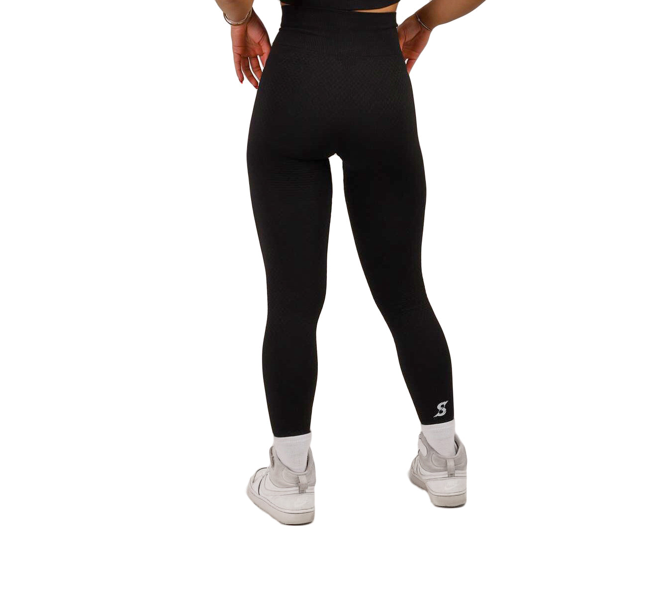 Sculpture Active black leggings giving you well sculpted figure